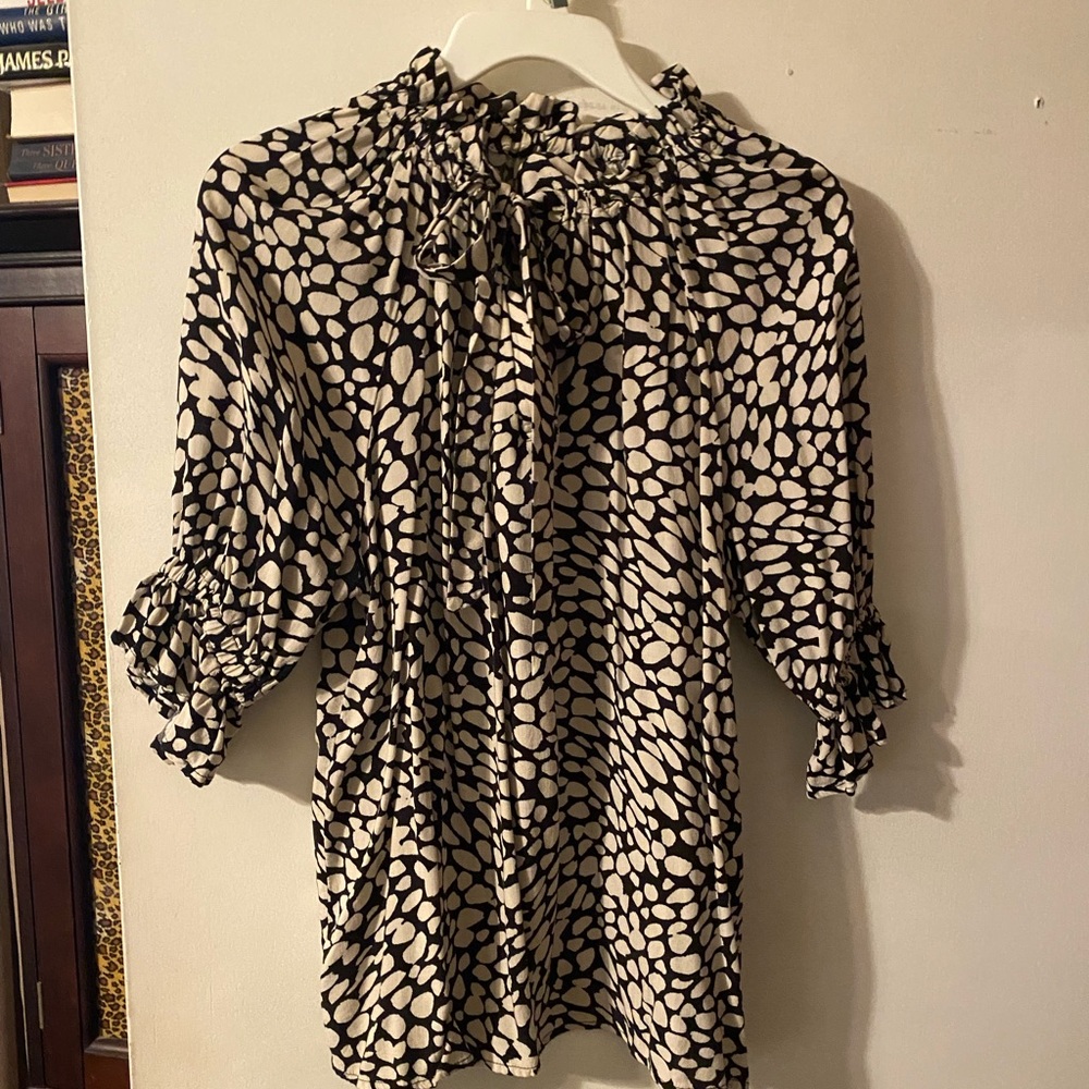 Super cute black and cream blouse with bow